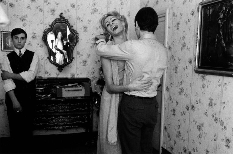 Lisetta Carmi, i travestiti, 1965 _ Martini & Ronchetti, courtesy archivio Lisetta Carmi